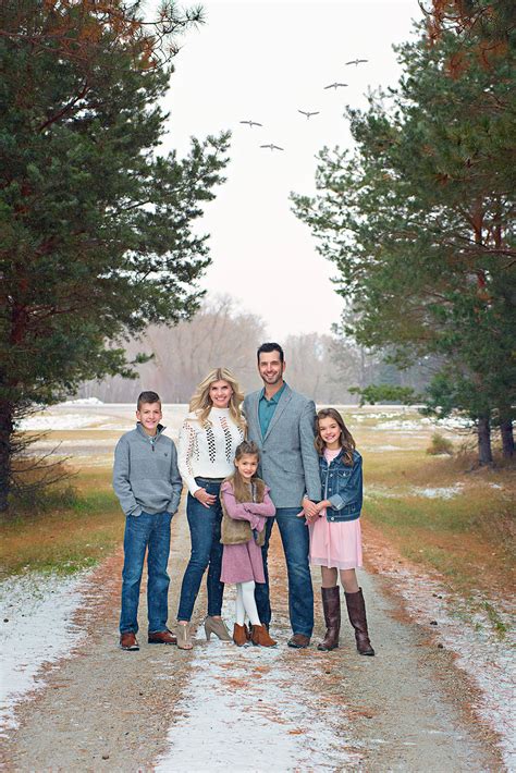 [a-z]: Matches the range of characters. . Family photographers fargo